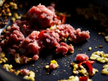 Мясо с перцем табаско