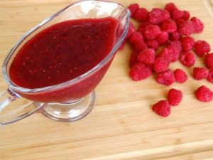 Малиновый соус: рецепты к мясу, утке и к десерту