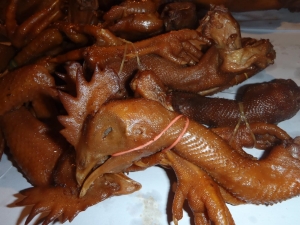 Как можно приготовить куриные головы?